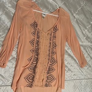 Daytrip peach top lace detail